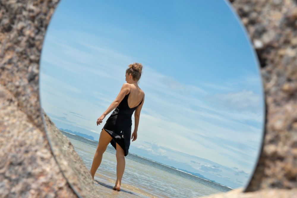 Why Convex Mirrors Make Stunning Focal Points